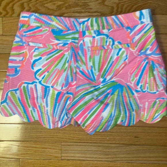 5” Buttercup Scallop Hem Short - Picture 2 of 3